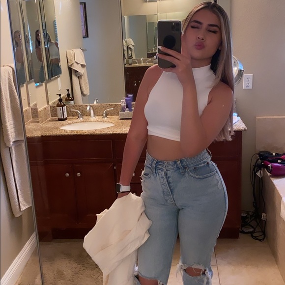 Meet The Posher, Giovanna - Picture 2 of 3